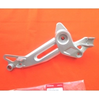 FOOTPEG HANGER (RIGHT)