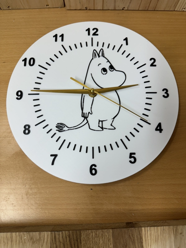 Klukka með múmínsnáða