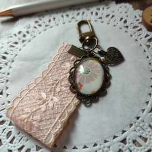 Cabochon Keychain (Peach Cotton Lace) 1