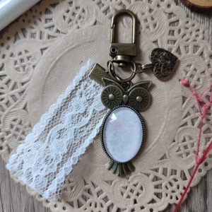 Cabochon Keychain (White Lace) 2