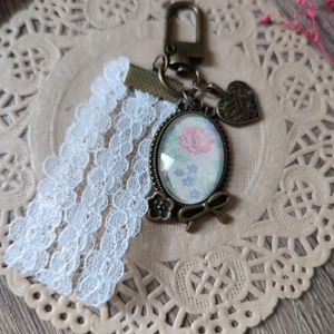 Cabochon Keychain (White Lace) 5