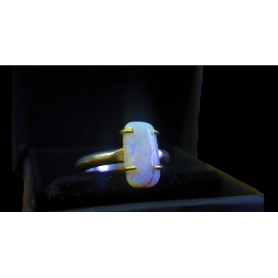 Crystal opal siver claw ring