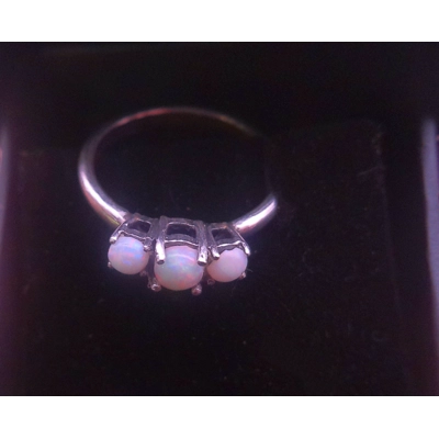 Coober pedy 3 stone setting