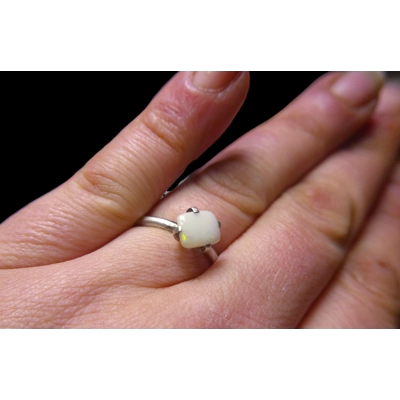 Coober Pedy white opal ring
