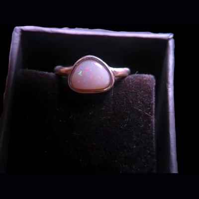 Coober Pedy white opal ring