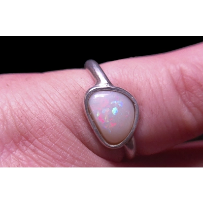 Coober Pedy white opal ring