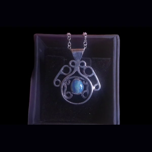 Lightning Ridge opal pe..