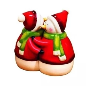 Hugging Snowmen Salt & Pepper Shaker Set – Festive Table Decor