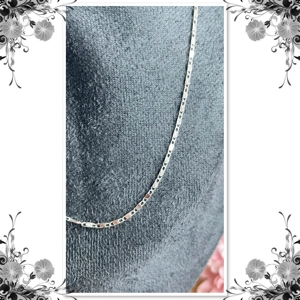 Figure of 8 Chain Necklace 32-Inch Silver
