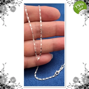 Figure of 8 Chain Neckl..