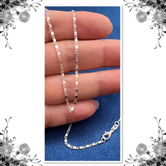 Figure of 8 Chain Necklace 32-Inch Silver