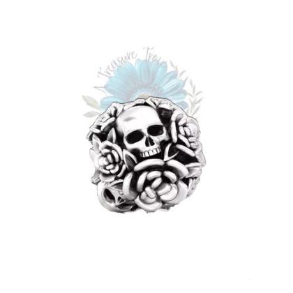 Skull and roses round charm Skull and roses round charm