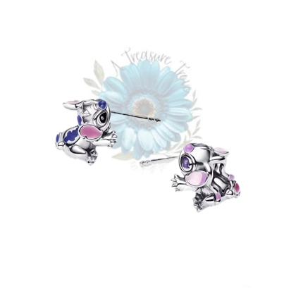 Stitch and angle stud earrings Stitch and angle stud earrings