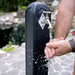 Qeshme Fontane Plastike per Kopsht dhe Oborr – Tanker High  240 × 240 × 900 mm