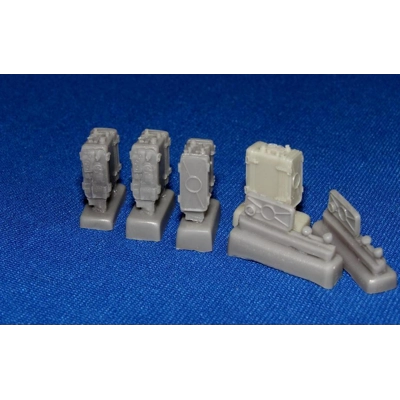 Soviet R-107 field radio 1/35