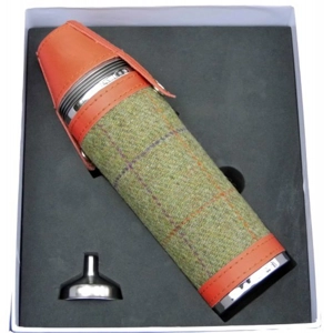 Bonart Hunter Scottish Tweed Flask and 4 x 10oz cups