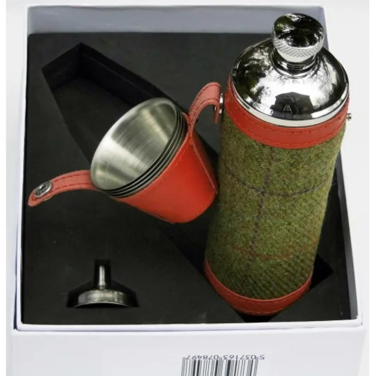 Bonart Hunter Scottish Tweed Flask and 4 x 10oz cups