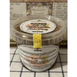 450g Walnuts immersed in Northamptonshire Raw Honey
