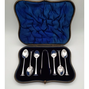 Cased Set of Elegant Sterling Silver Teaspoons and Sugar Tongs - Sheffield 1911 Cased Set of Elegant Sterling Silver Teaspoons and Sugar Tongs - Sheffield 1911