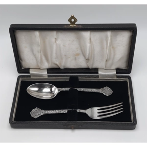 Sterling Silver Cased Child's Fork and Spoon Christening Set with Celtic Design - Sheffield 1964 Sterling Silver Cased Child's Fork and Spoon Christening Set with Celtic Design - Sheffield 1964