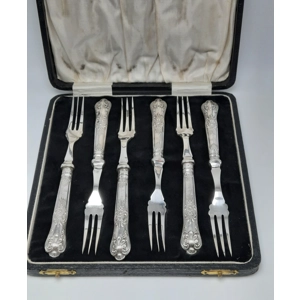 Cased Sterling Silver Handled Cake Forks - Hallmarked Sheffield 1932