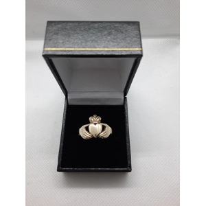 9ct Gold Claddagh Ring - 6.1g - size U.1/2