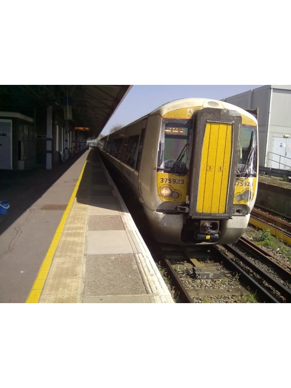 375923 south eastern electrostar in the platform at ramsgate station