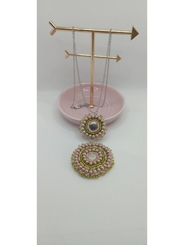 Cream and green beaded pendant necklace