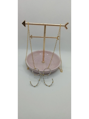 Gold ribbon necklace