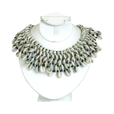 Multi-Row Uncut Cowrie ..