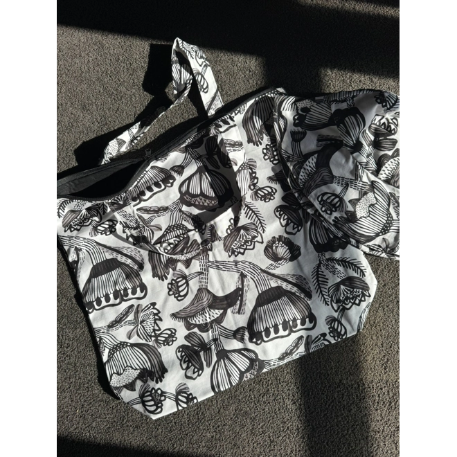 Additional Image for Tote bag and bucket hat