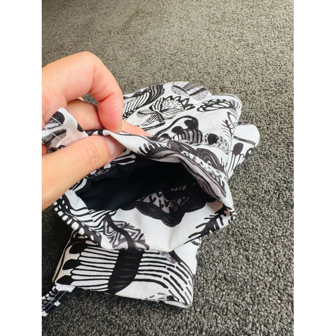 Additional Image for Black&White Oven Mitt