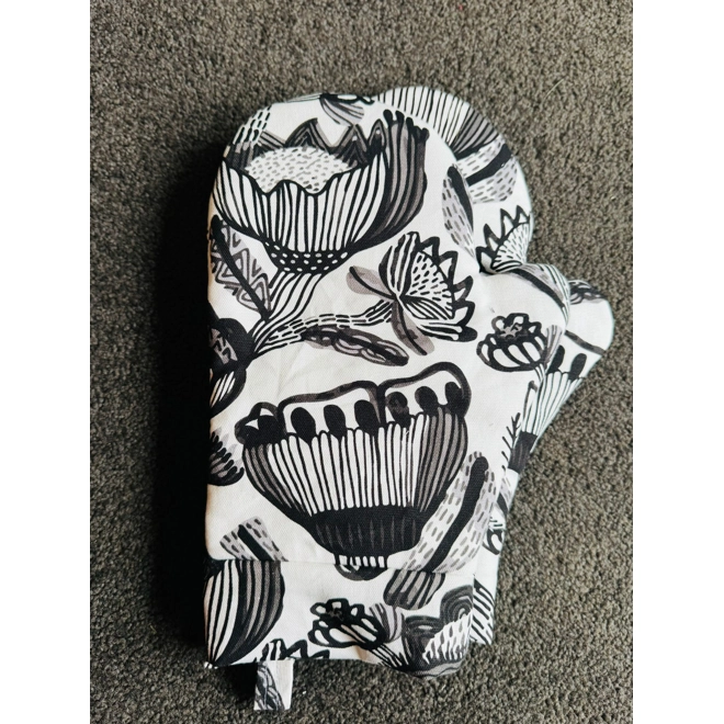 product Image for Black&White Oven Mitt