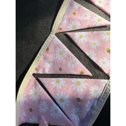 Bees & Daisy Bunting Flag