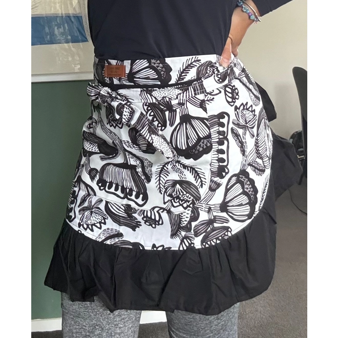 Additional Image for Black & White Half Apron
