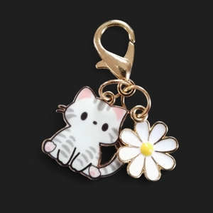 Beautiful tabby cat And Daisy Keyring/Handbag Charm