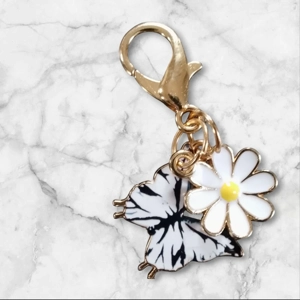 Beautiful Butterfly And Daisy Keyring/Handbag Charm