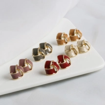 Geometric enamel ear st..