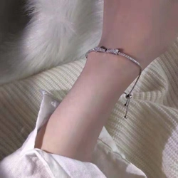 Zircon bracelet with bow detail