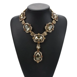 Exaggerated necklace with hanging pendant