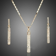 Simple but glam zircon ..