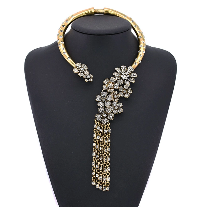 Additional Image for Exaggerated open choker with flower design detail