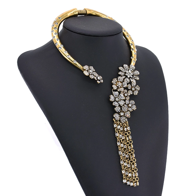 Additional Image for Exaggerated open choker with flower design detail