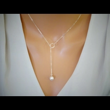 Simple necklace with dr..