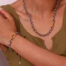 Thick chain necklace an..