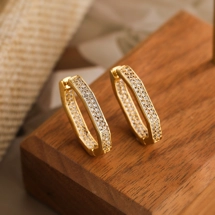 Elegant geometric zirco..