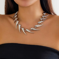 Stylish necklace with slanted water droplets detail