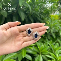Vintage style fan shaped ear..