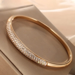Stylish bangle with artificial gemstone detail