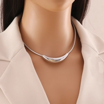 Stylish clavicle necklace